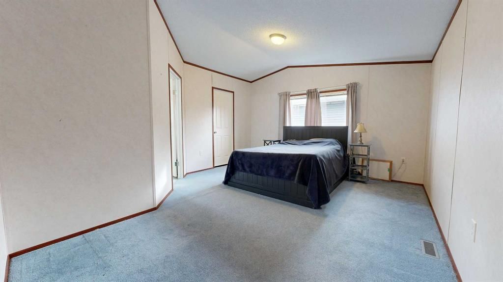 8809 91 Street  - Photo 15