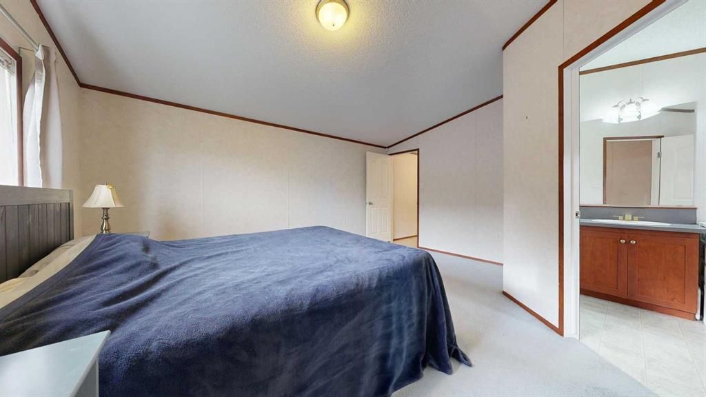 8809 91 Street  - Photo 16