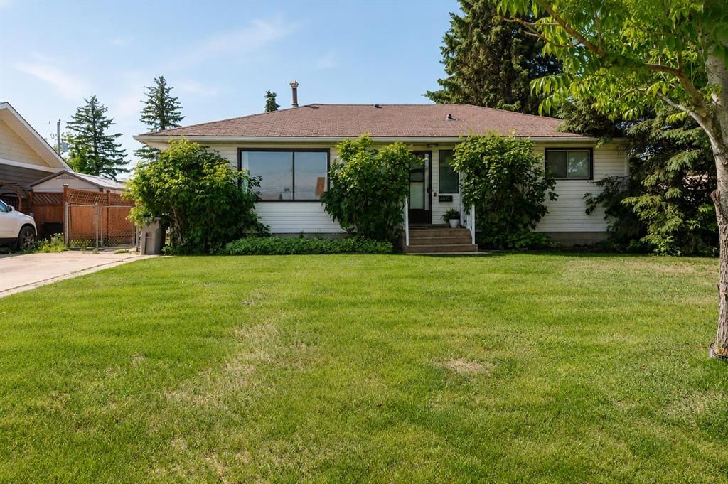 10415 111 Avenue - Photo 1