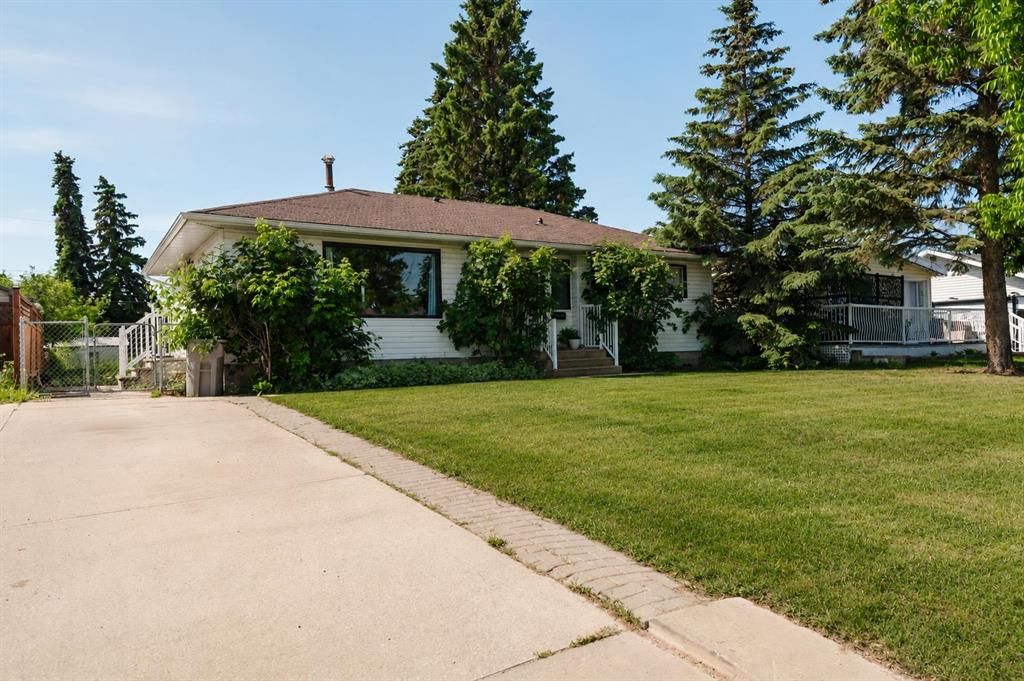 10415 111 Avenue  - Photo 2