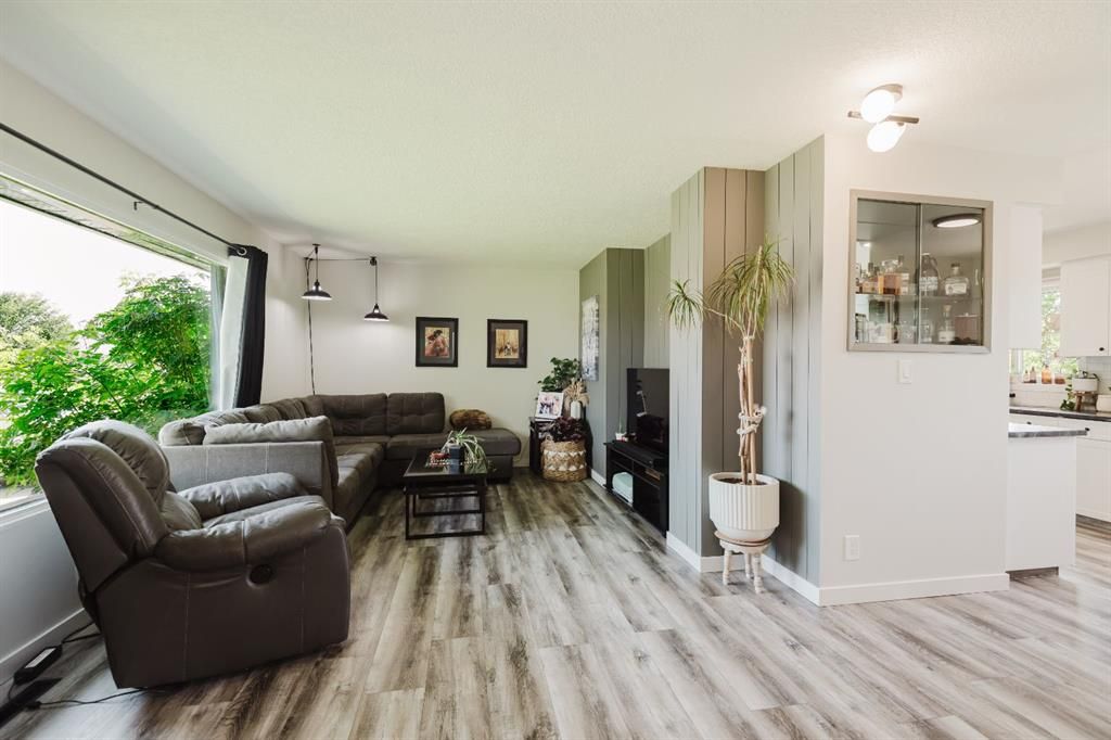 10415 111 Avenue  - Photo 3