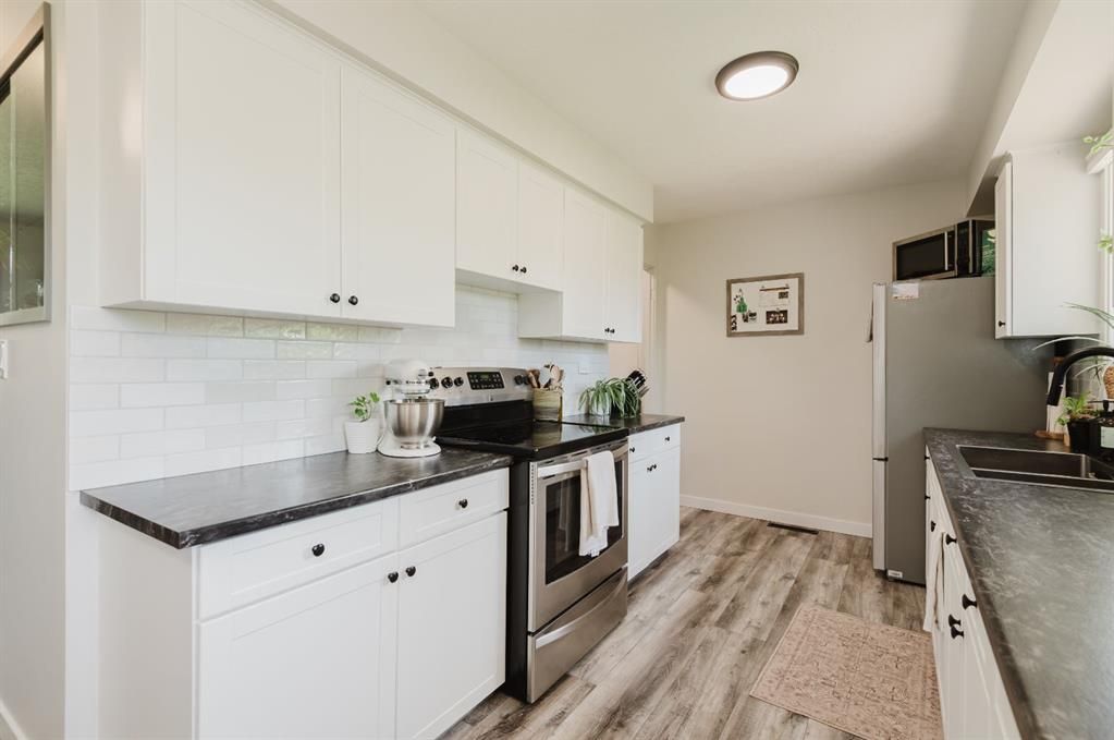 10415 111 Avenue  - Photo 8