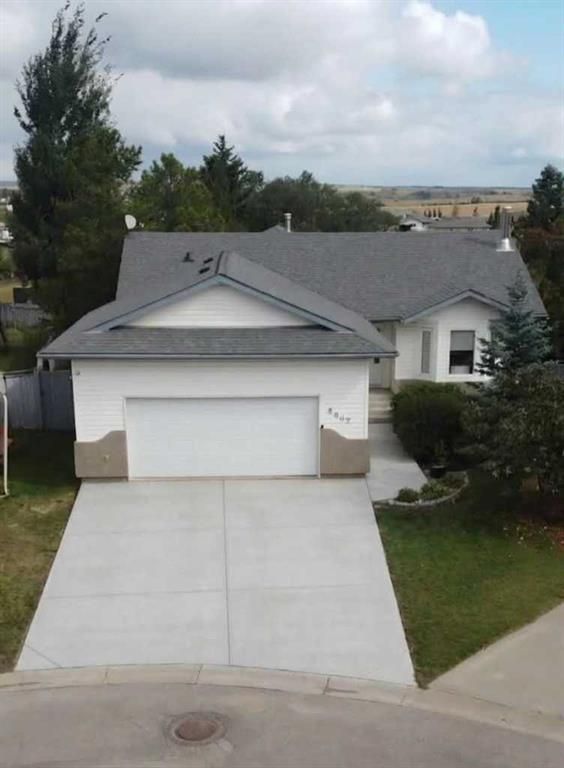 8802 117 Avenue - Photo 1