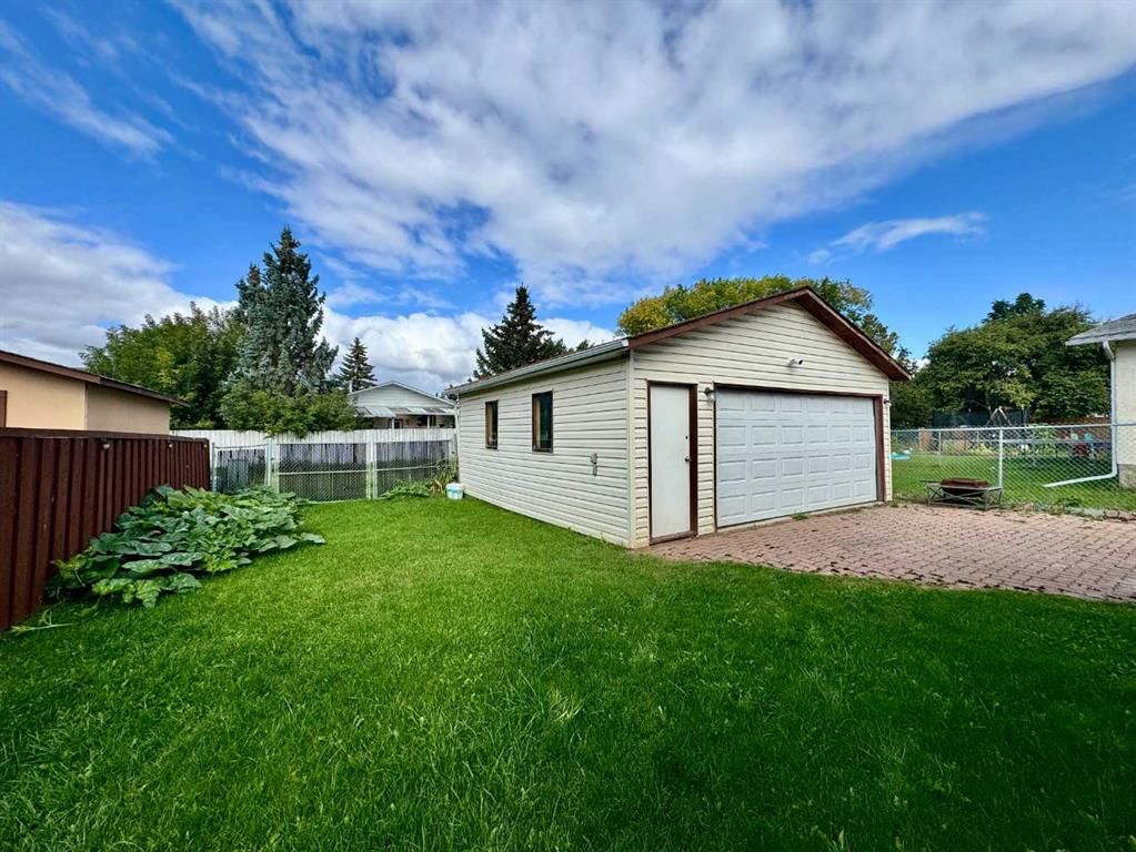 9418 80 Avenue - Photo 4