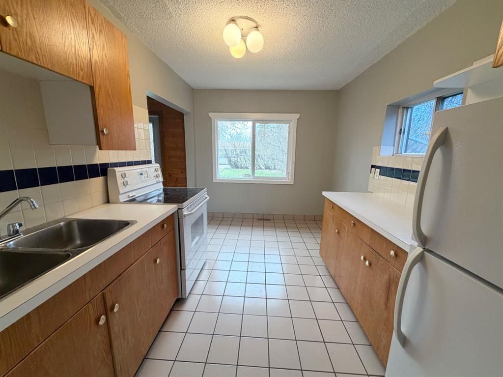 9516 102 Avenue - Photo 4