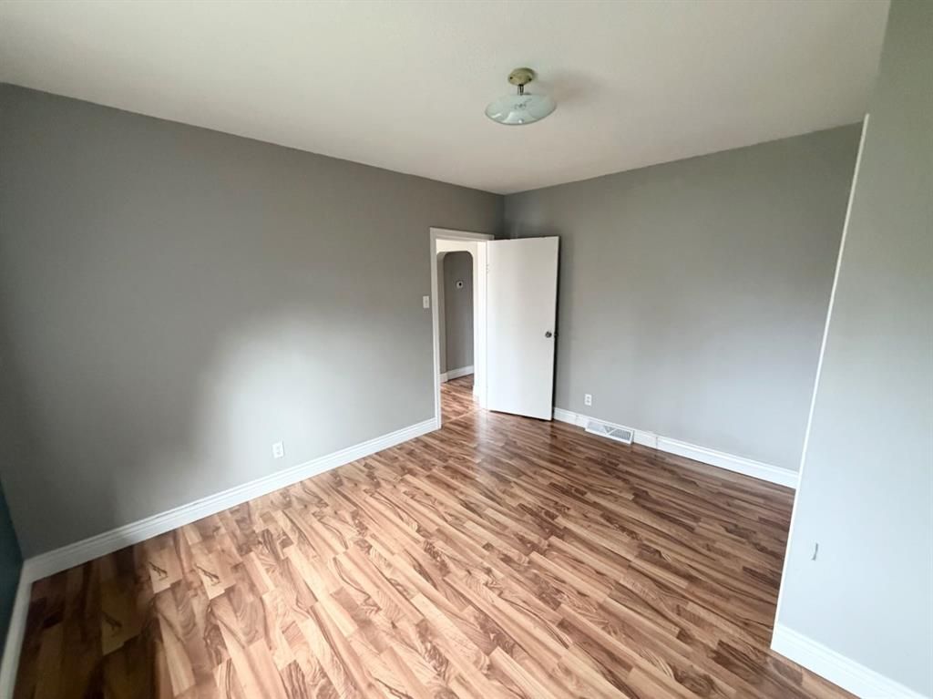 9516 102 Avenue  - Photo 8
