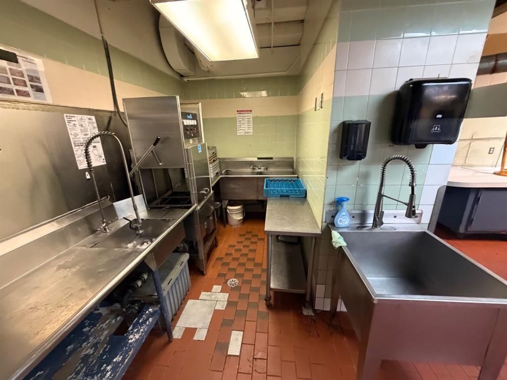 10009 101 Avenue  - Photo 16