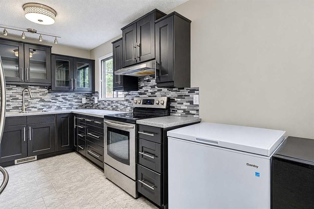 9449 69 Avenue  - Photo 2