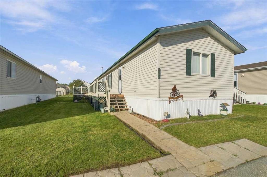 124 Clark Crescent - Photo 1