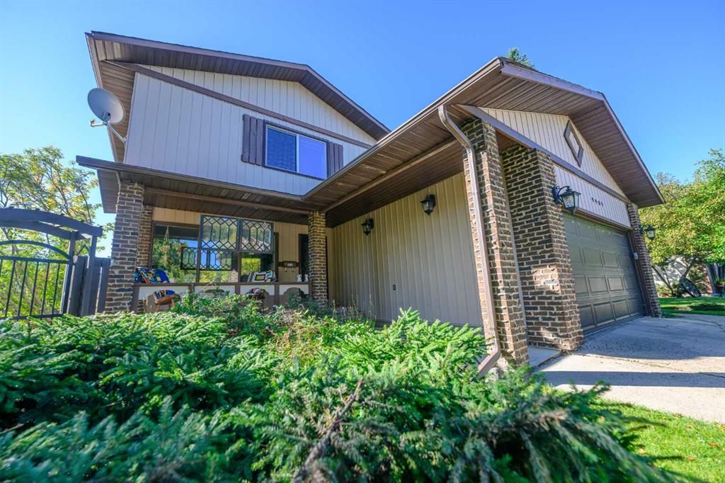9905 75 Avenue  - Photo 2