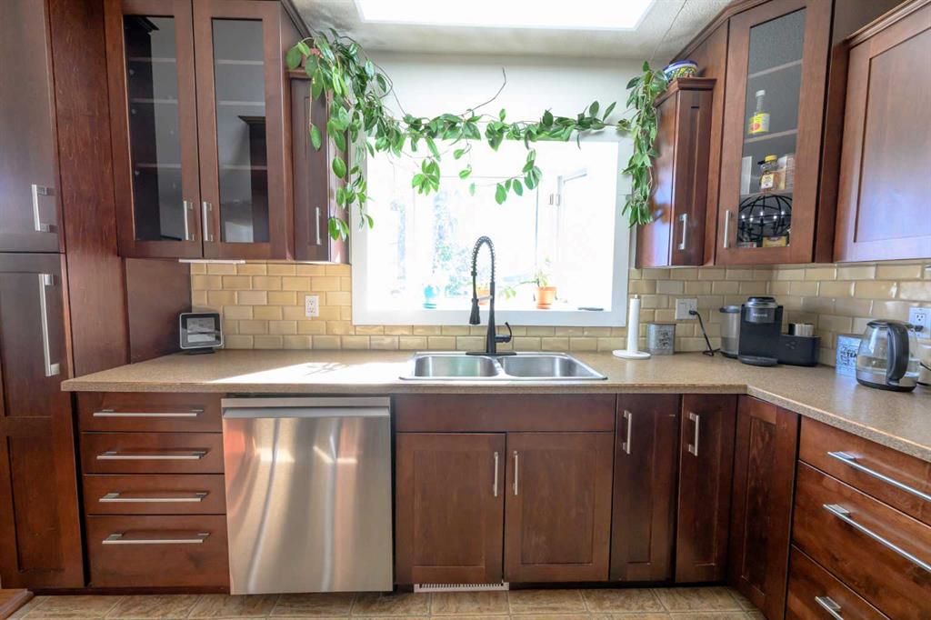 9905 75 Avenue  - Photo 8