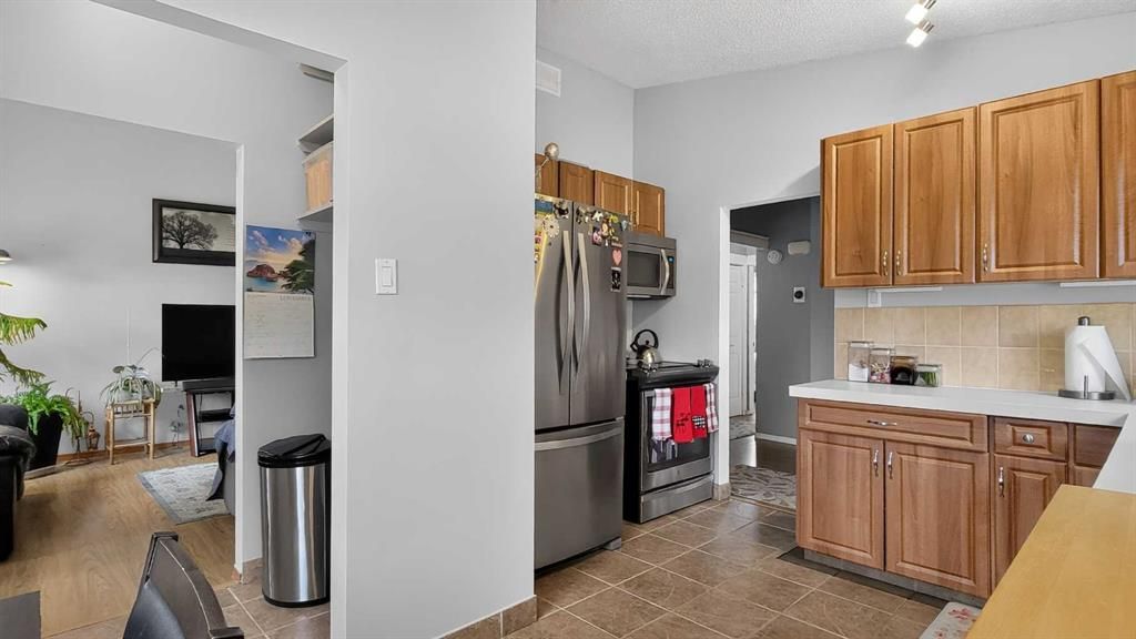 9908 86 Park Avenue  - Photo 11