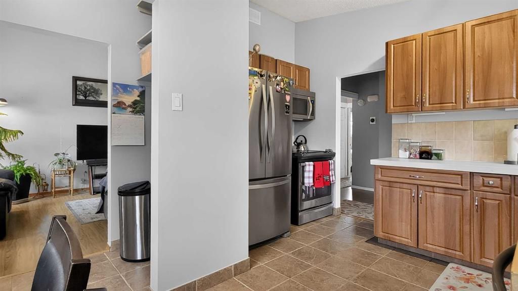 9908 86 Park Avenue  - Photo 12