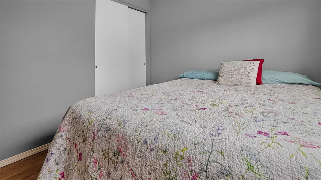 9908 86 Park Avenue  - Photo 19