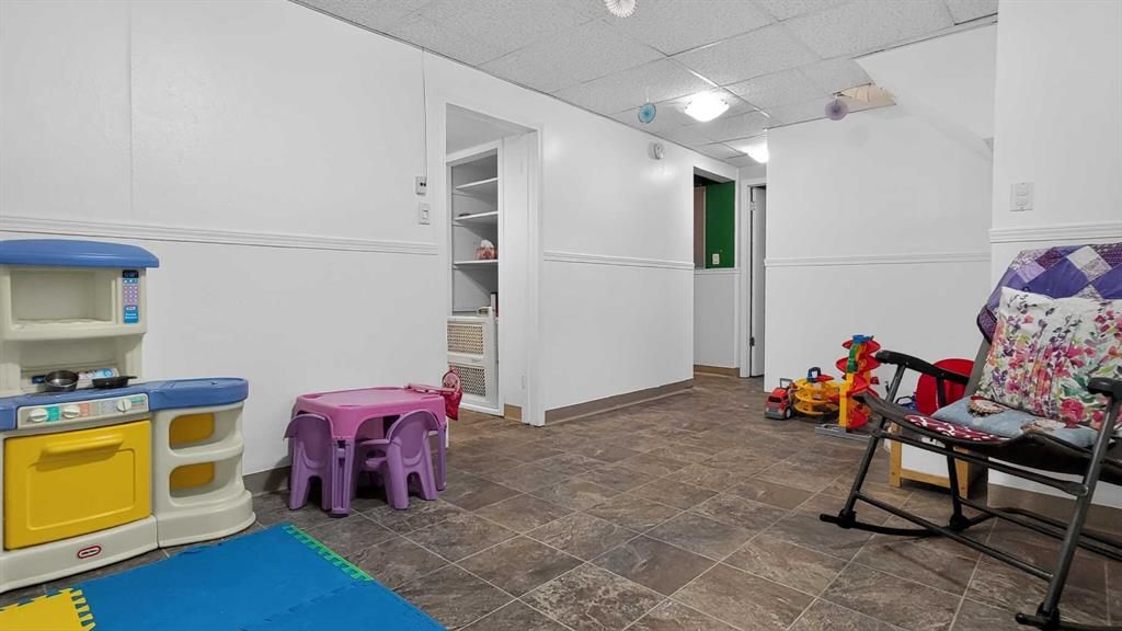 9908 86 Park Avenue  - Photo 24
