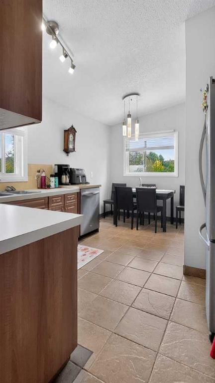9908 86 Park Avenue  - Photo 8