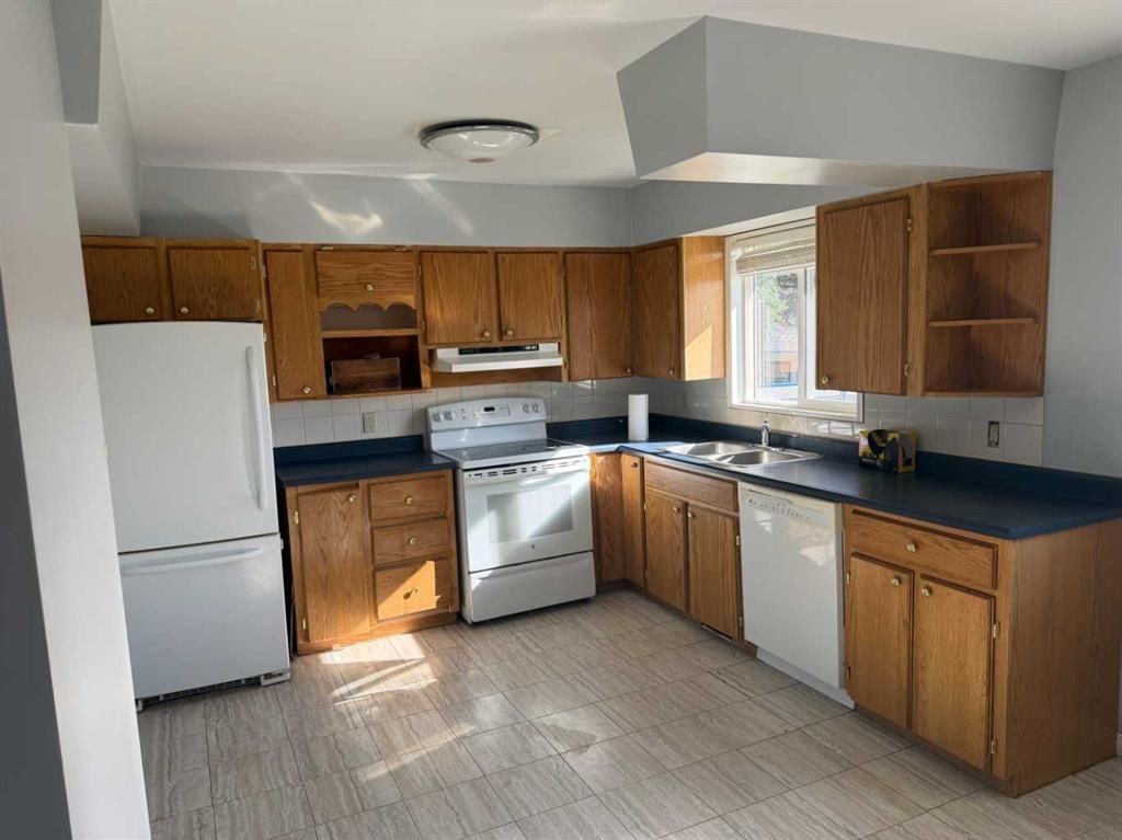 9915 97 Avenue  - Photo 4
