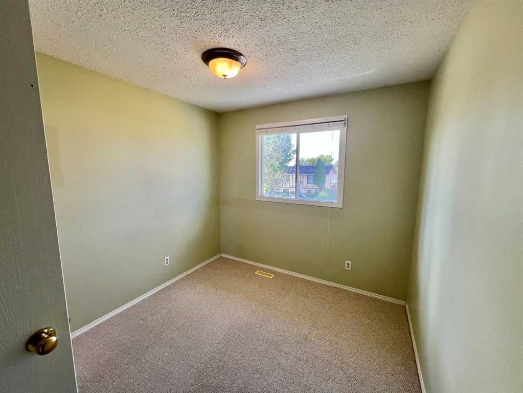 8111 94 Street  - Photo 10