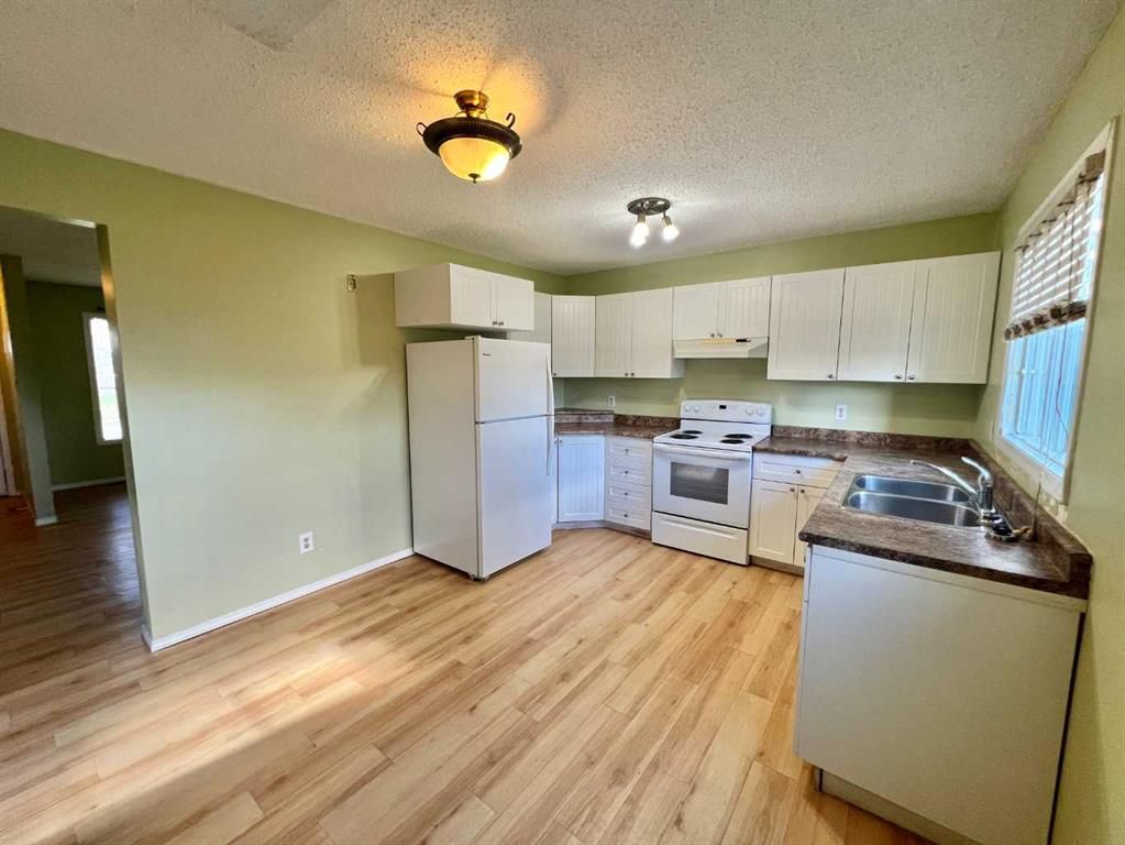 8111 94 Street  - Photo 5