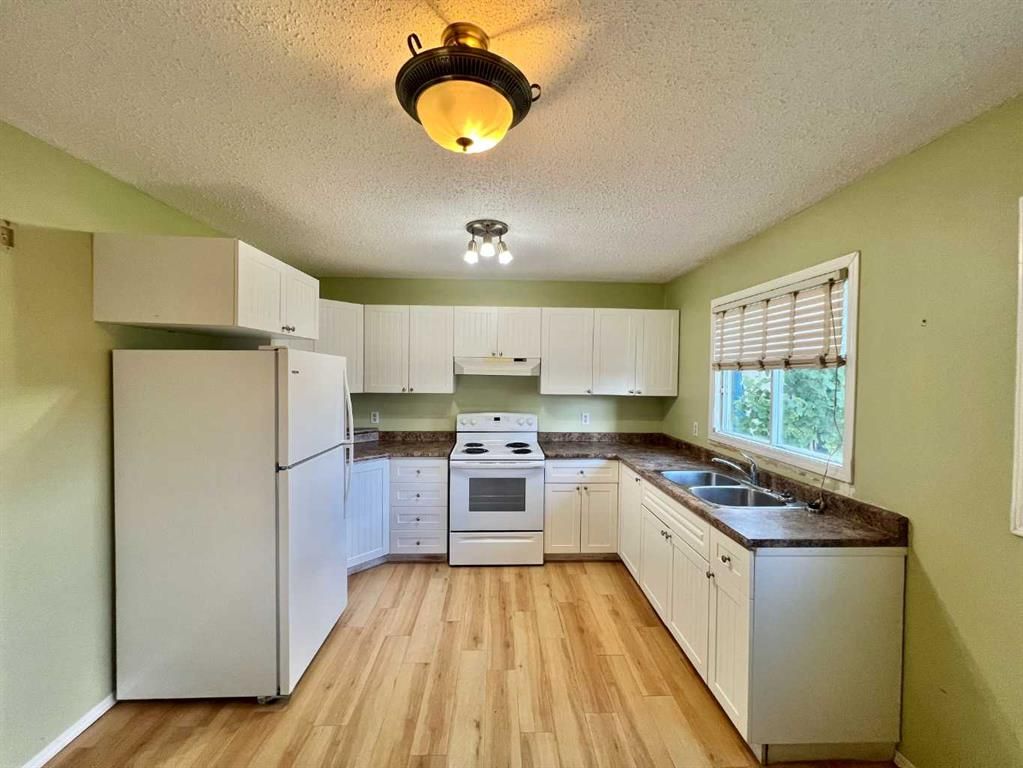 8111 94 Street  - Photo 6
