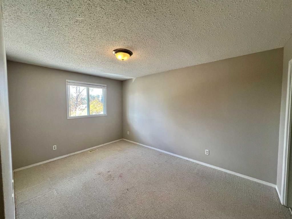 8111 94 Street  - Photo 8