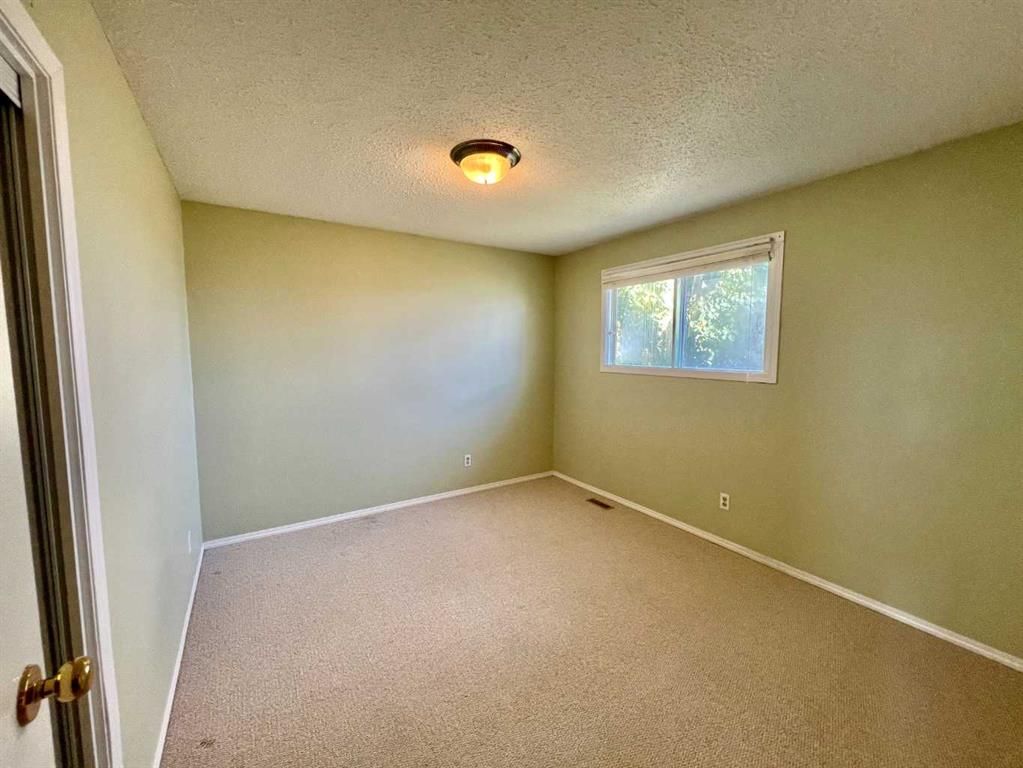 8111 94 Street  - Photo 9