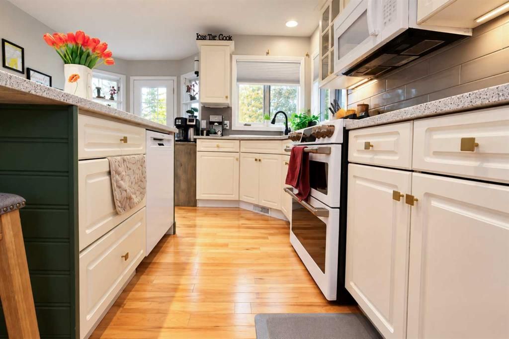 10235 75A Avenue  - Photo 17