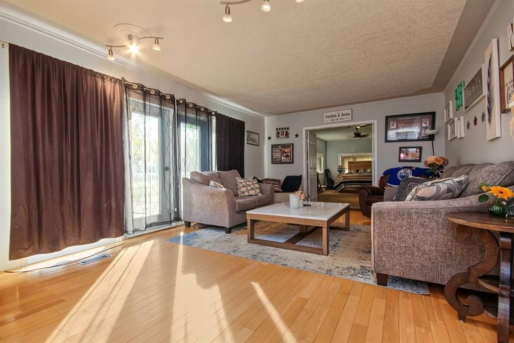 9, 710072 40 Highway  - Photo 15