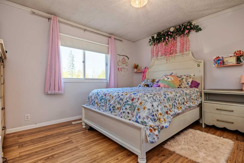 9, 710072 40 Highway  - Photo 32