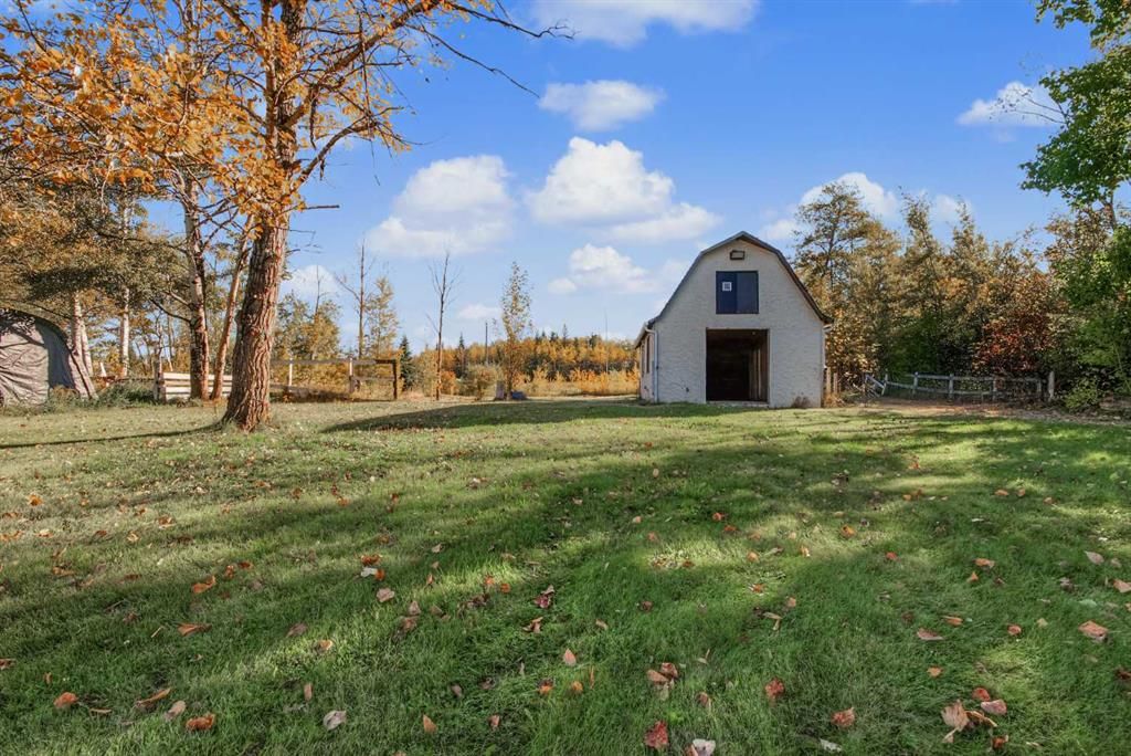 9, 710072 40 Highway  - Photo 36