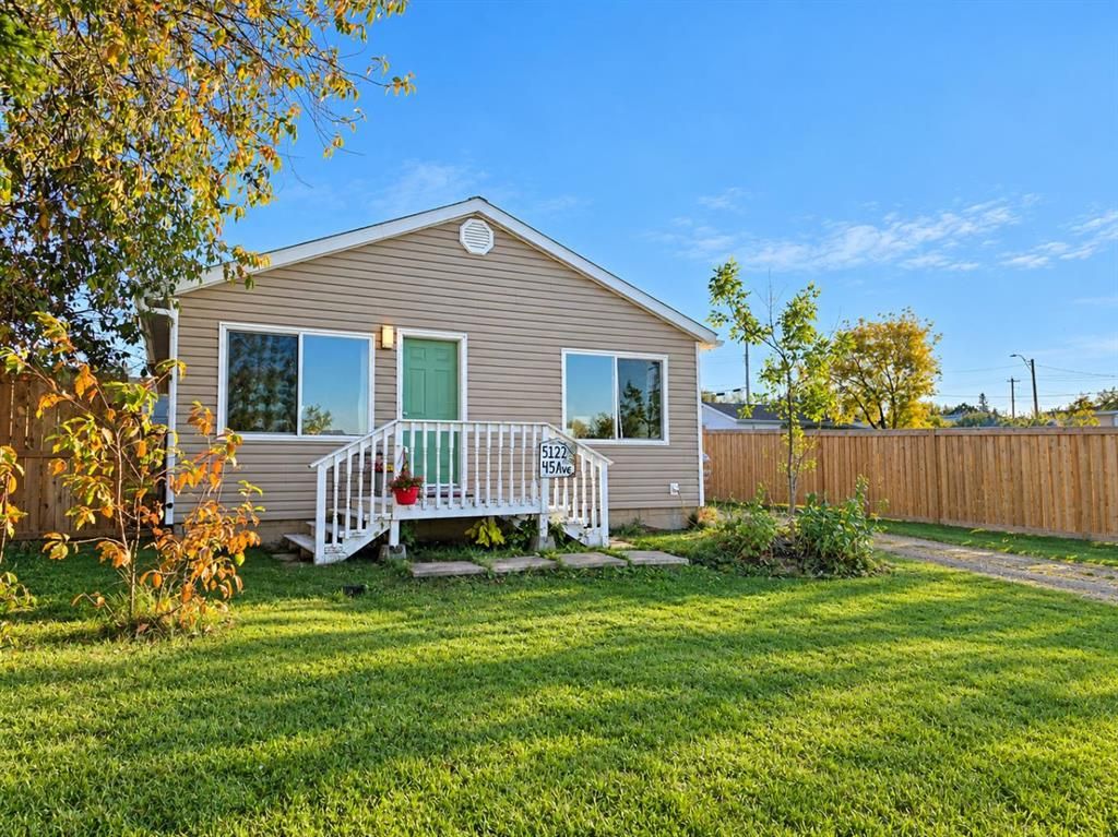 5122 45 Avenue  - Photo 1