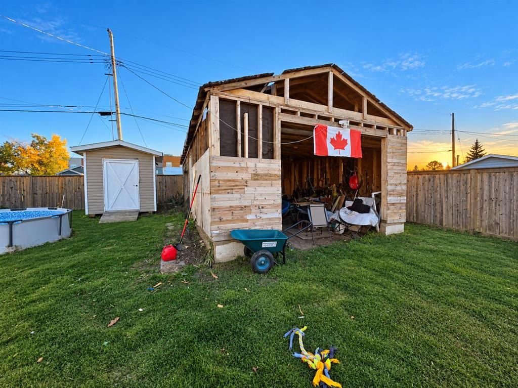5122 45 Avenue  - Photo 3