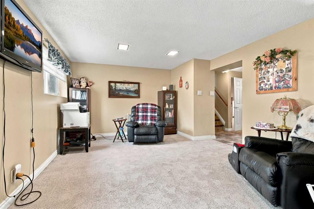 5013 47 Street  - Photo 24