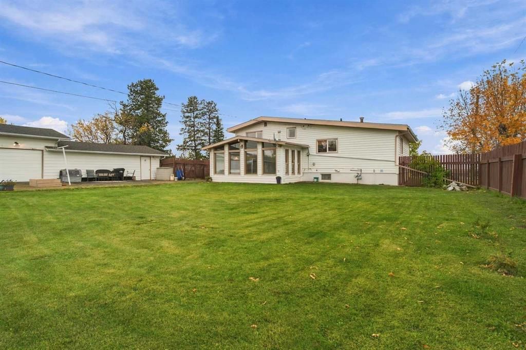 5013 47 Street  - Photo 34