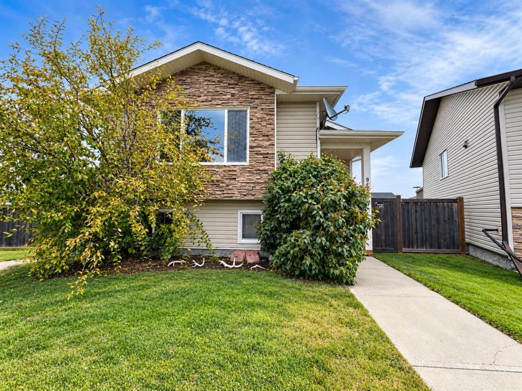 9527 93 Street  - Photo 2