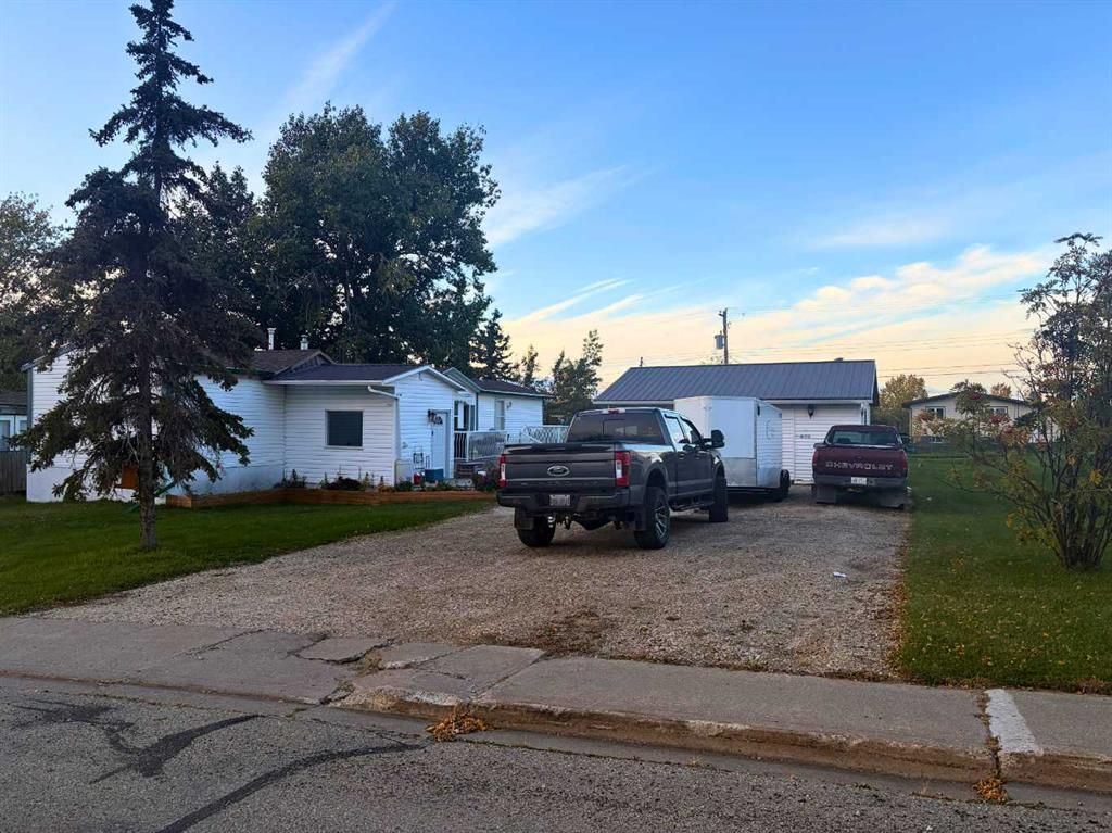 4425 51 Avenue - Photo 1