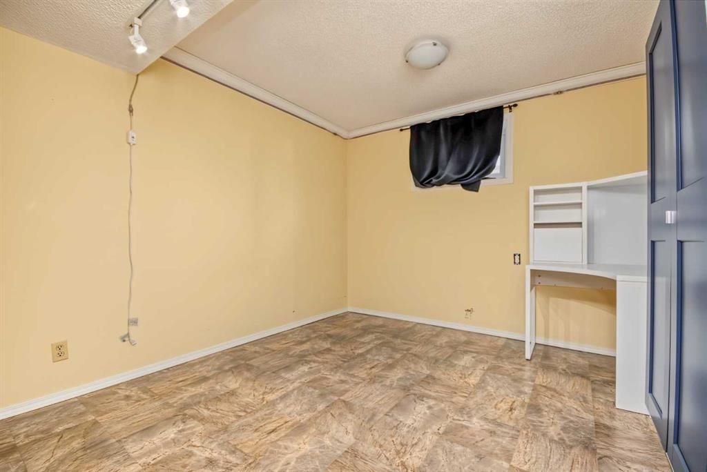9907 85 Avenue  - Photo 27