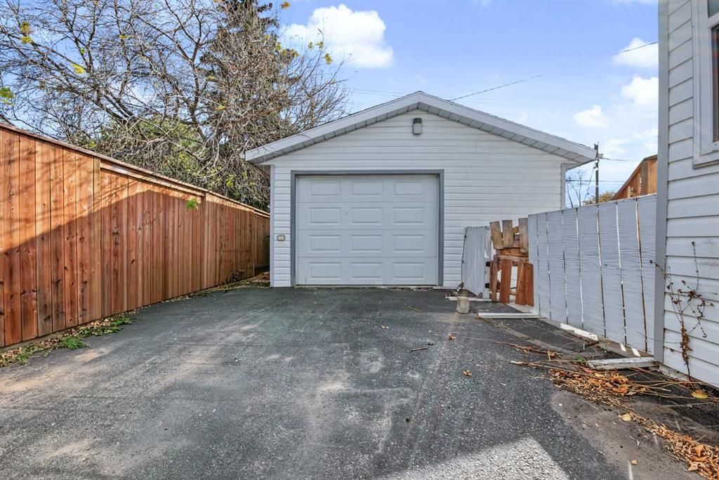 9907 85 Avenue  - Photo 4