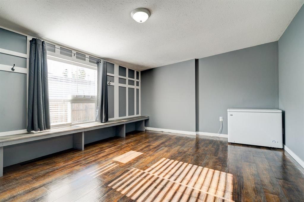10209 98 Avenue  - Photo 3