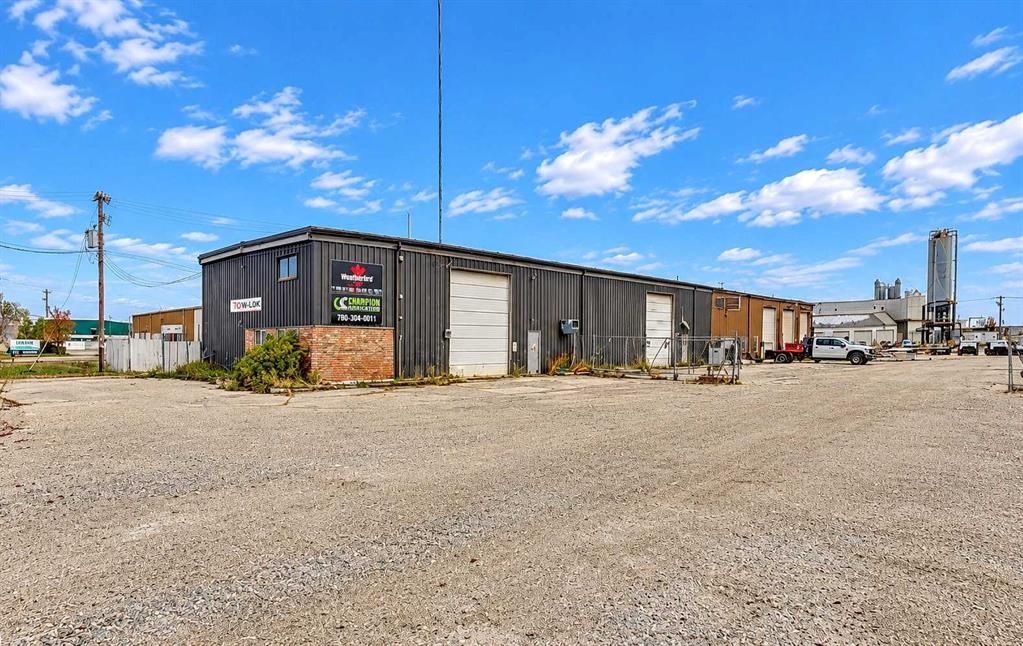 9116 111 Street  - Photo 2
