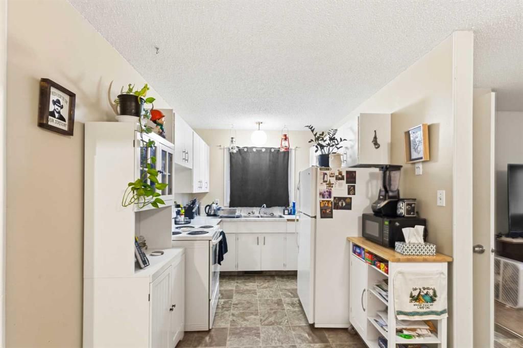 9908 93 Avenue  - Photo 3