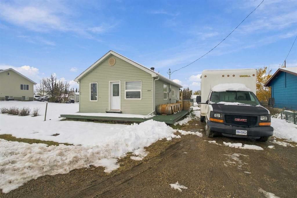 5022 50 Avenue  - Photo 2