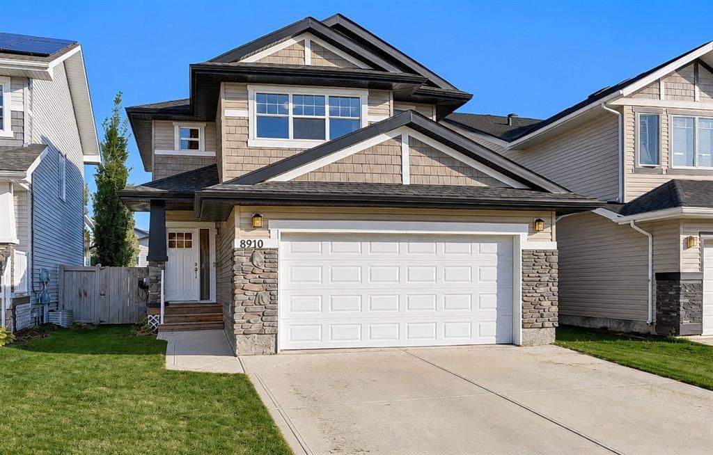 8910 94 Avenue  - Photo 1