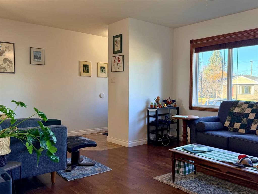 10249 111 Avenue  - Photo 3