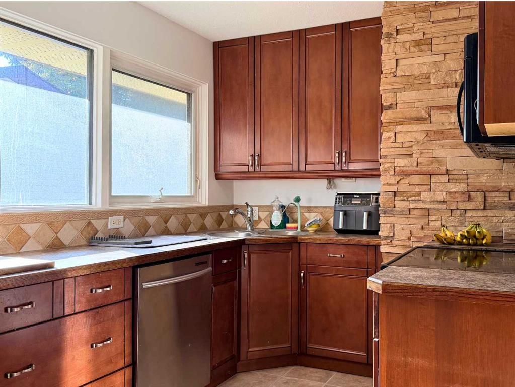 10249 111 Avenue  - Photo 8