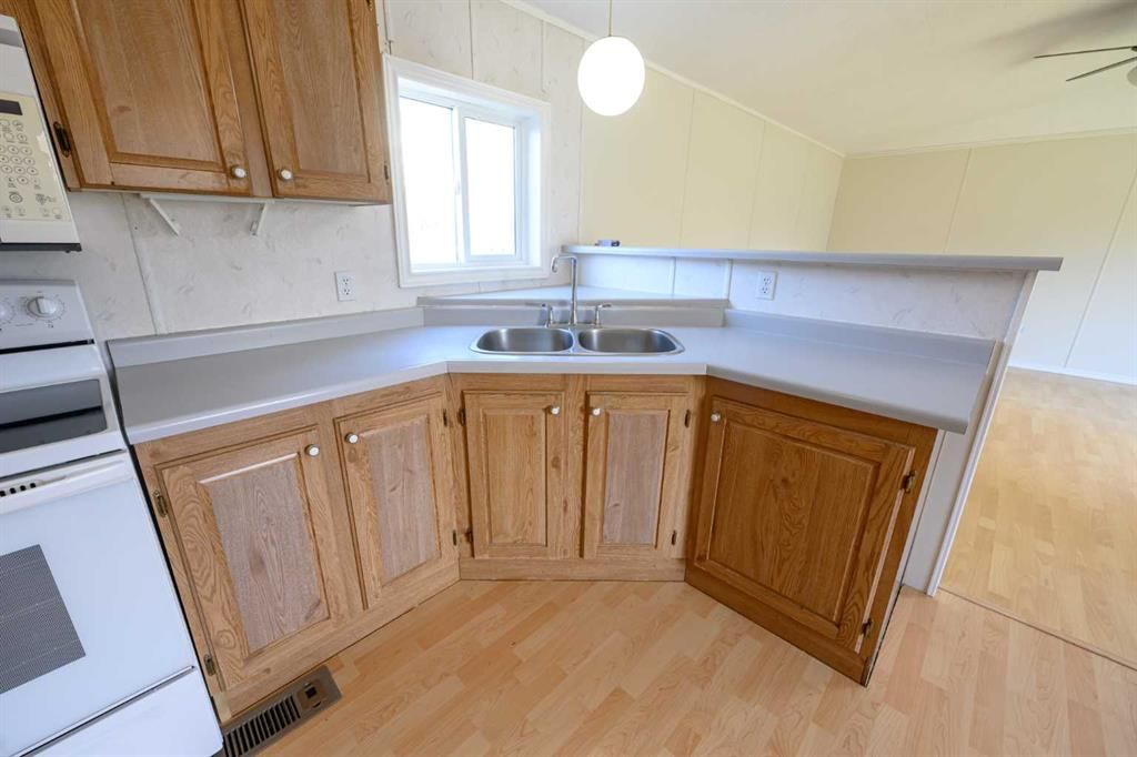 10017 100 Avenue  - Photo 4
