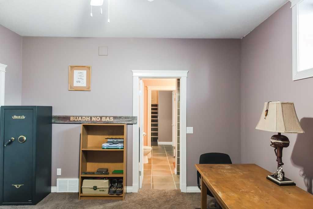 7925 Carriage Lane Drive  - Photo 37