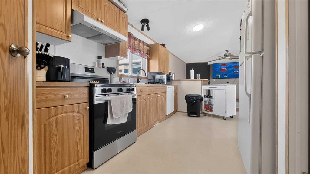 563 Stewart Street  - Photo 13