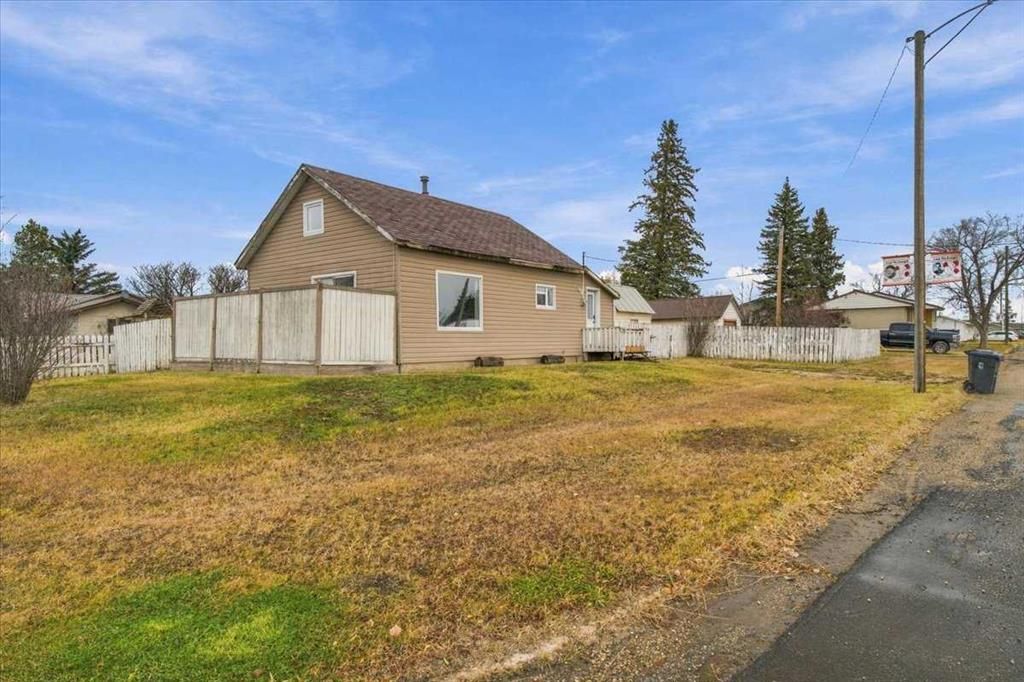 9904 101 Avenue  - Photo 3