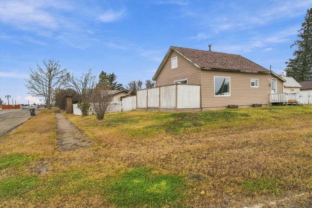 9904 101 Avenue  - Photo 4